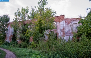 Развалины усадьбы Чичериных в Карауле
