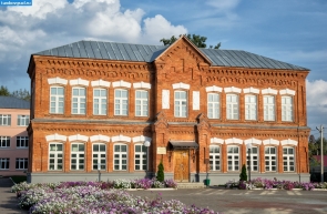 Здание Староюрьевской средней школы