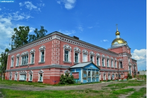 Келейный корпус с домовой церковью Знаменского монастыря в селе Сухотинка